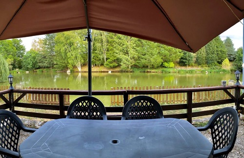 Brazey-en-Morvan Chalet De Esquí | Chalet de 60m2 con lago privado, 4/6 personas con pesca NOKILL gratis