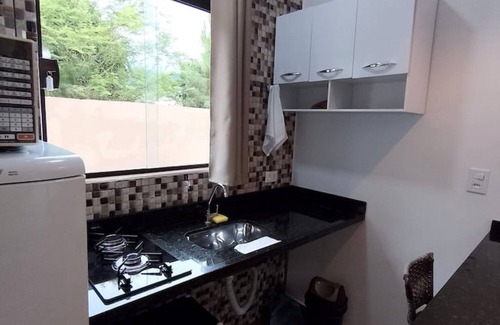 Caraguatatuba Chalet De Esquí | Chalet with private kitchen in gated community for couples💙 Ground floor