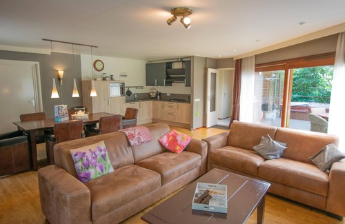 Uden Casa | Chalet with spa and spacious garden