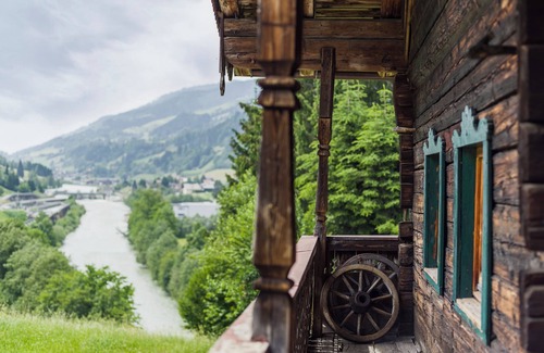 Taxenbach Chalet De Esquí | Chalet "Wolfbachgut" con vistas a la montaña y sauna