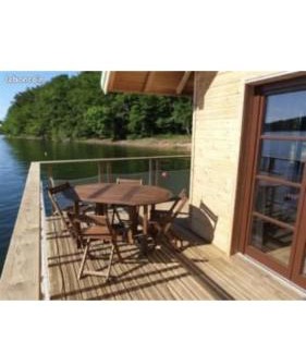 Saint-Gerons Casa | Chalets flottants lac saint Étienne Cantales