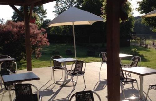 Treignat Casa | Chalets indépendants en camping 2 étoiles avec terrasse – Idéal famille, activités et jeux pour enfants - FR-1-489-405