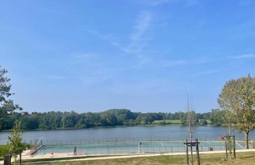 Treignat Casa | Chalets indépendants en camping 2 étoiles avec terrasse – Idéal famille, activités et jeux pour enfants - FR-1-489-405