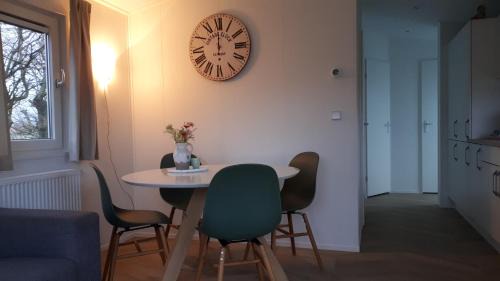 Gapinge Chalet De Esquí | Chalets op Minicamping Dorpszicht