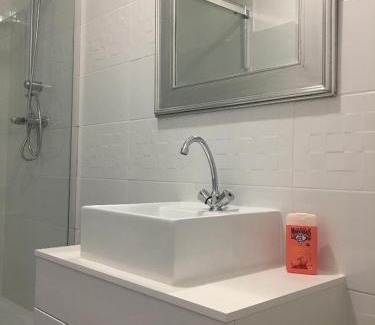 Lescout Cama Y Desayuno | Chambre au Domaine Spa-piscine sauna