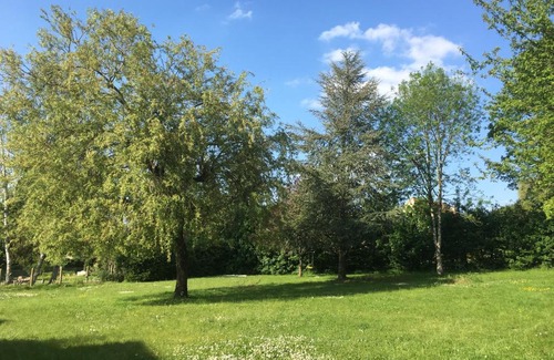 Bouloire Casa | Chambre avec balcon et salle de bains privée
