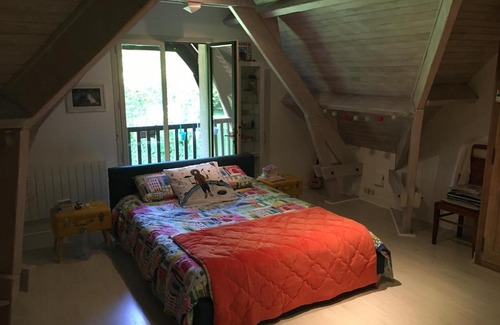 Bouloire Casa | Chambre avec balcon et salle de bains privée