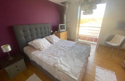 Bourges Casa | Chambre avec salle de bain privée à l étage dans ma maison