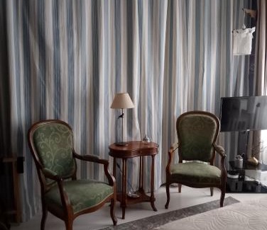 Olliergues Cama Y Desayuno | Chambre Bounty, B&B, cuisine privée, lit queen size, terrasse, parking, garage