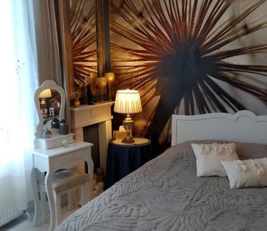 Olliergues Cama Y Desayuno | Chambre Bounty, B&B, cuisine privée, lit queen size, terrasse, parking, garage