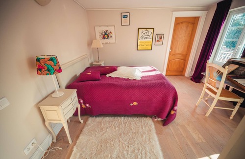 Callian Cama Y Desayuno | Chambre Charles Trénet