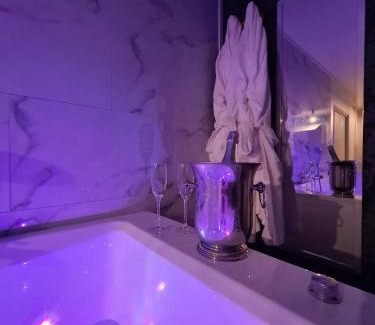 Bruges Apartamento | Chambre d'Amour Jacuzzi Bordeaux Parking