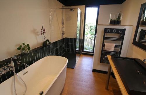 La Ferte-Saint-Aubin Cama Y Desayuno | Chambre d'hôtes style 30s avec petit déj inclus, lit 180 cm, Wifi - FR-1-590-520