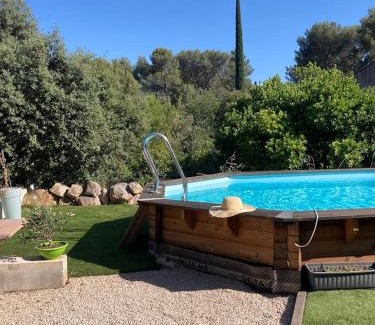 Gemenos Casa | Chambre d'hôte, SdB & accès privé, piscine, jardin