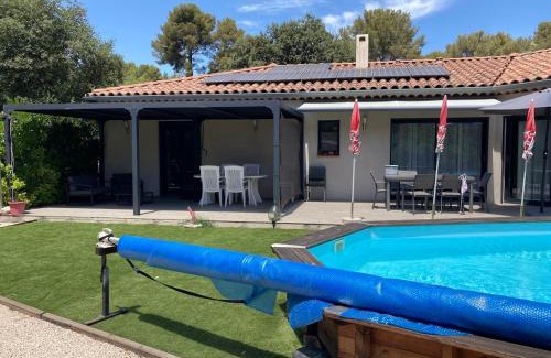 Gemenos Casa | Chambre d'hôte, SdB & accès privé, piscine, jardin