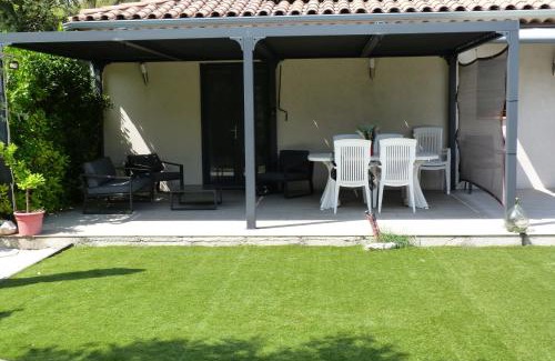 Gemenos Casa | Chambre d'hôte, SdB & accès privé, piscine, jardin