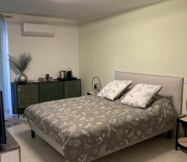 Lagorce Cama Y Desayuno | Chambre d'hôtes Bambou- A l'Ombre des Tilleuls