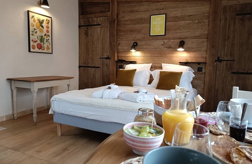 Figeac Cama Y Desayuno | Chambre D'hôtes SPA Privatif La Tour du Laurensou Figeac La Campagne en Ville