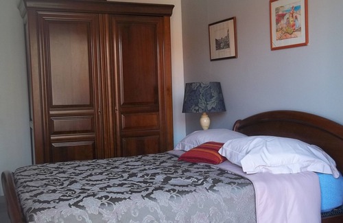 Cugnaux Cama Y Desayuno | CHAMBRE D'HOTE DE LUXE private heated pool shower room and terrace garden