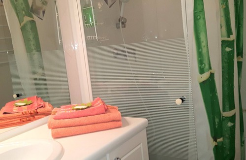 Donzere Casa | Chambre d'hotes with shower room, wc and terrace