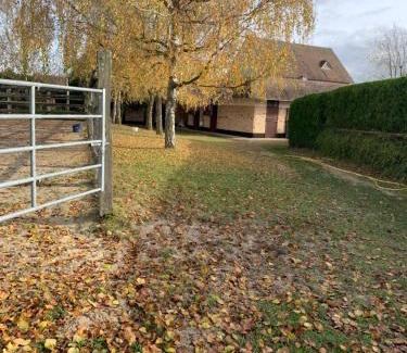 Avilly-Saint-Leonard Casa | Chambre dans une Ecurie