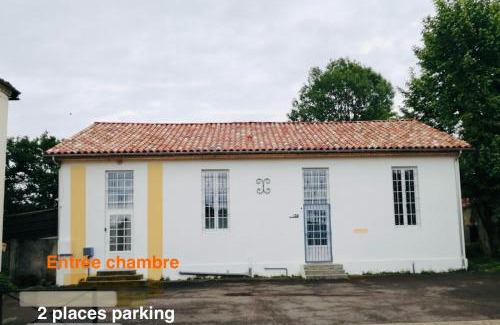 Cazeres-sur-l'Adour Casa | Chambre dans ancienne ecole