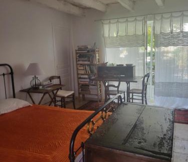 Les Quatre-Routes-du-Lot Cama Y Desayuno | Chambre de charme