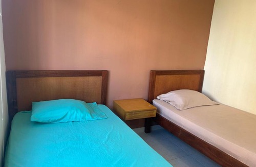 Santa Maria Casa | Chambre Deux Palmiers avec Salle de Bain Partagée Proche de l'Aéroport