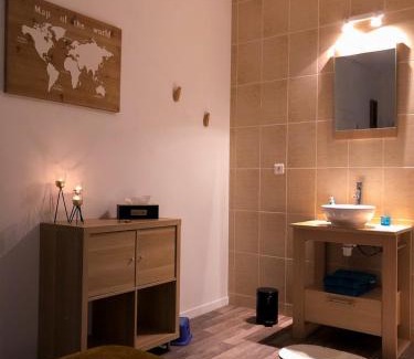 Cognac Casa | chambre double avec salle de bain privative