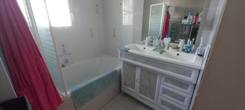 Segonzac Casa | chambre familiale dans maison au calme