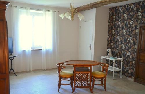 Thizay Cama Y Desayuno | Chambre Gargantua Le dolmen