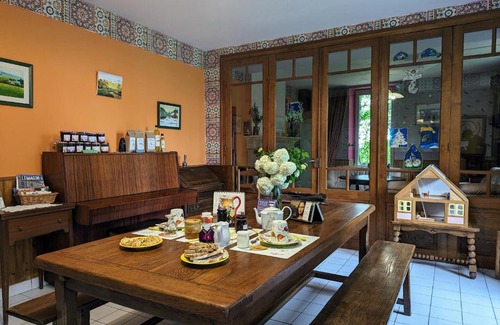 Pellevoisin Cama Y Desayuno | Chambre Glycine avec salon de jardin et parking, proche châteaux de la Loire - FR-1-591-506