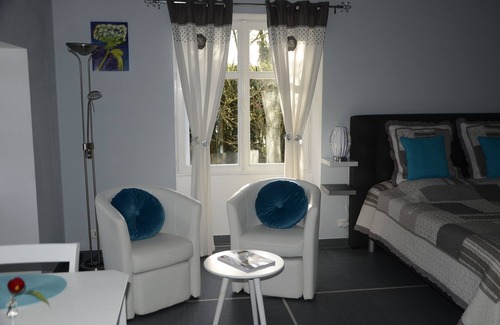 Doue-la-Fontaine Casa | PRES SAUMUR EN ANJOU HABITACIÓN DE HUÉSPEDES PRIVADAS ACCESO JACUZZI PISCINA CLIMATIZADA