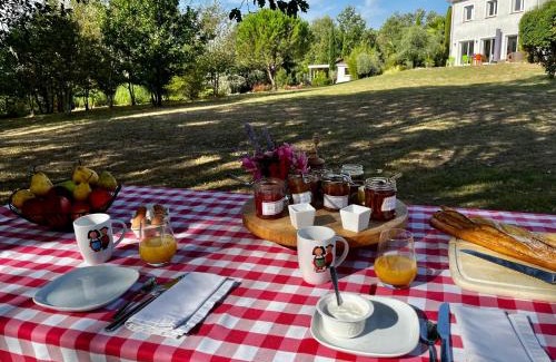 Arthes Cama Y Desayuno | Chambre indépendante au calme, petit-déjeuner inclus