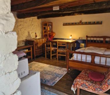 Soulan Cama Y Desayuno | CHAMBRE INDEPENDANTE au calme en moyenne montagne