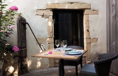 Bonnefamille Cama Y Desayuno | Chambre Même pas malle L'Alouette, 20 minutes from the airport.