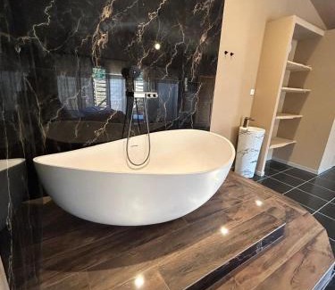 Grans Casa | Chambre privée avec baignoire double