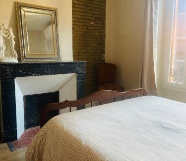 Carbonne Casa | Chambre privée dans maison de ville du XVIIIe siècle