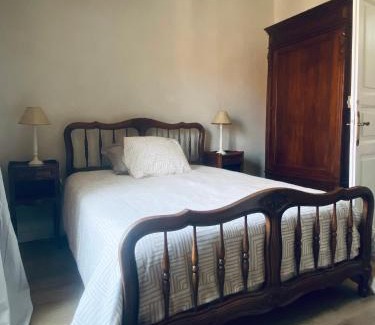 Carbonne Casa | Chambre privée dans maison de ville du XVIIIe siècle