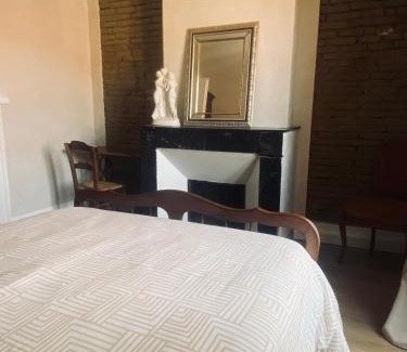 Carbonne Casa | Chambre privée dans maison de ville du XVIIIe siècle