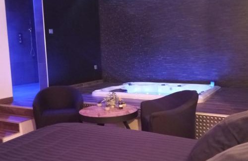 Ferriere-la-Grande Apartamento | chambre romantique avec spa privatif