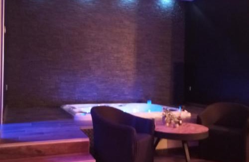 Ferriere-la-Grande Apartamento | chambre romantique avec spa privatif