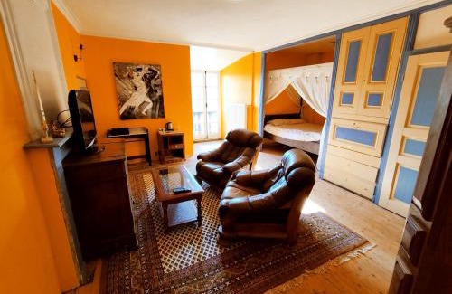 Montegut Cama Y Desayuno | Chambre Rustique du Château Montegut Vue sur les Pyrénées