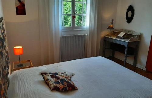 L'Honor-de-Cos Casa | Chambre soignée et accueillante à la campagne - Ch Rouge