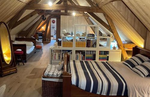 Montreuil-le-Henri Cama Y Desayuno | Chambre spacieuse avec piscine et parking privé - FR-1-410-464