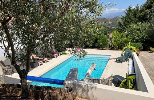 Alata Apartamento | Chambre Studio Piscine Jacuzzi chez l habitant
