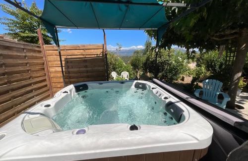 Alata Apartamento | Chambre Studio Piscine Jacuzzi chez l habitant