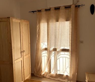 St. Louis Casa | Chambre tout confort climatisée - SDB intérieure privée & Cuisine équipée & Breakfast