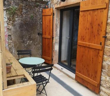 Vinzelles Casa | Chambre tropicale privée au coeur d'un village calme et proche du vignoble