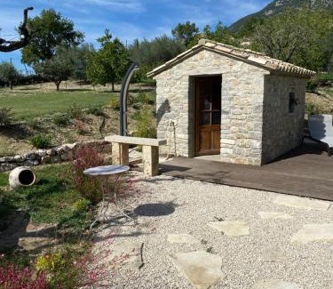 Plaisians Hotel | Chambre une fenêtre sur le Ventoux la Clue